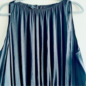 Lovely and slimming gray dress.  Add this one to your basic wardrobe.